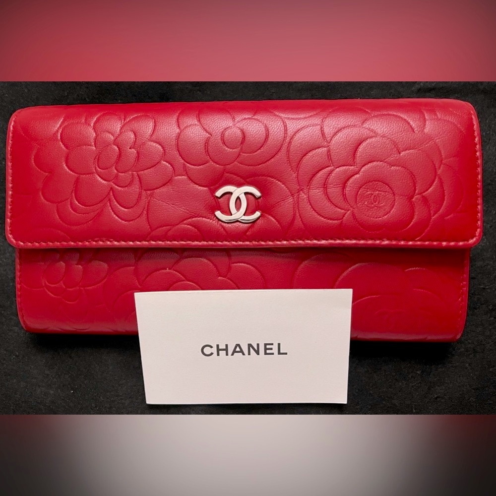 ❗️SOLD ‼️Chanel Authentic Camila Flower Design Lambskin Wallet Silver CC Logo EC